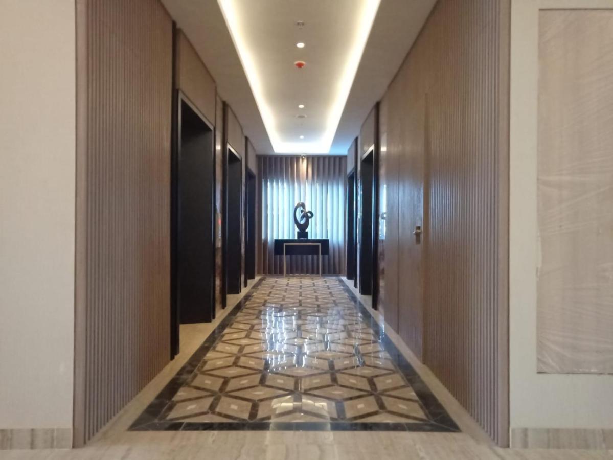 Bess Mansion Hotel Surabaya Wonotjolo Buitenkant foto