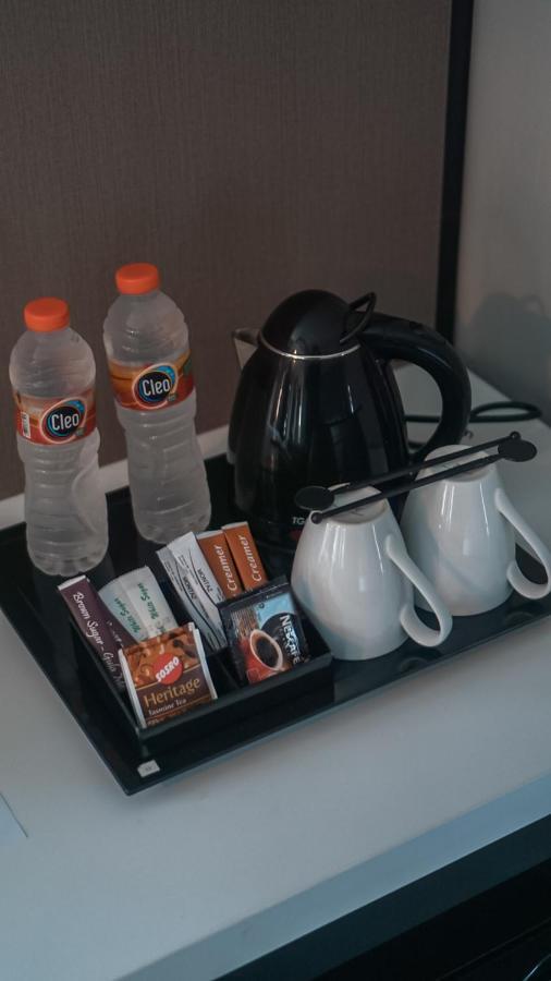 Bess Mansion Hotel Surabaya Wonotjolo Buitenkant foto