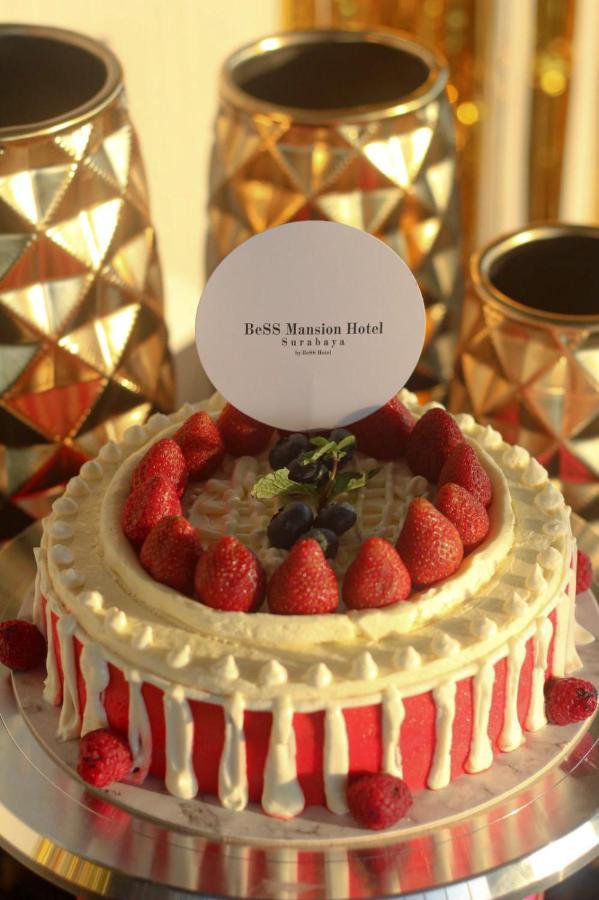 Bess Mansion Hotel Surabaya Wonotjolo Buitenkant foto
