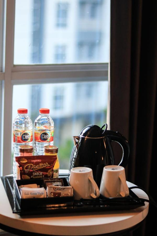 Bess Mansion Hotel Surabaya Wonotjolo Buitenkant foto