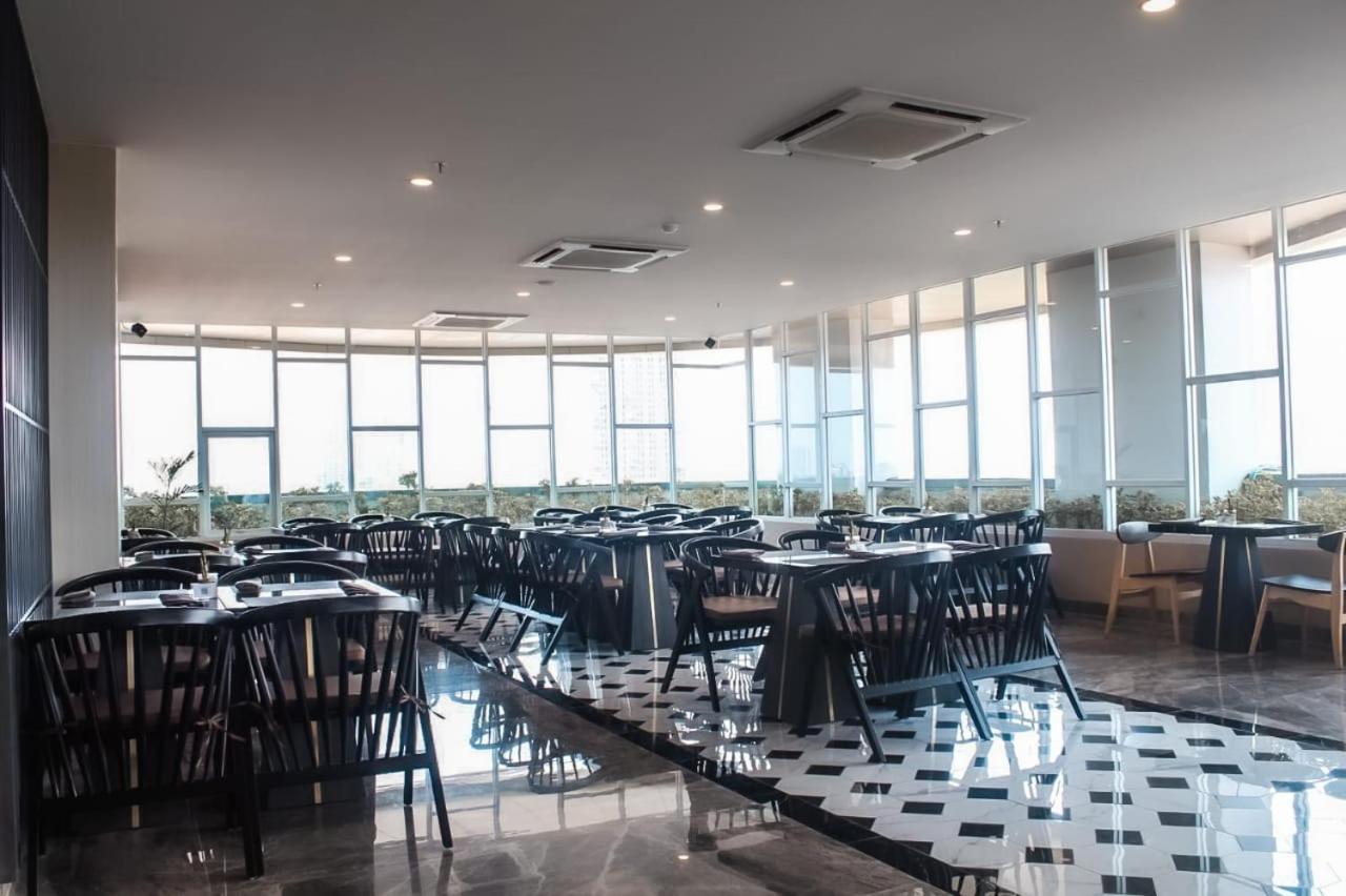 Bess Mansion Hotel Surabaya Wonotjolo Buitenkant foto