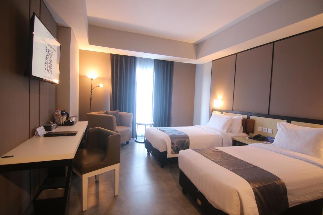 Bess Mansion Hotel Surabaya Wonotjolo Buitenkant foto